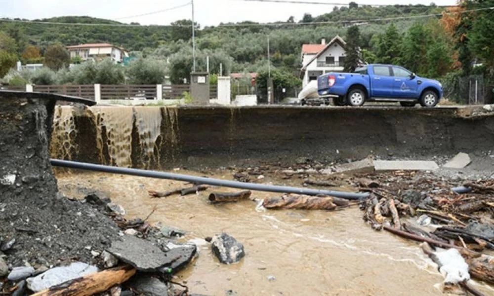 Κακοκαιρία "Αθηνά" στη Λάρισα: Εικόνες που θυμίζουν βιβλική καταστροφή στα παράλια της Αγιάς